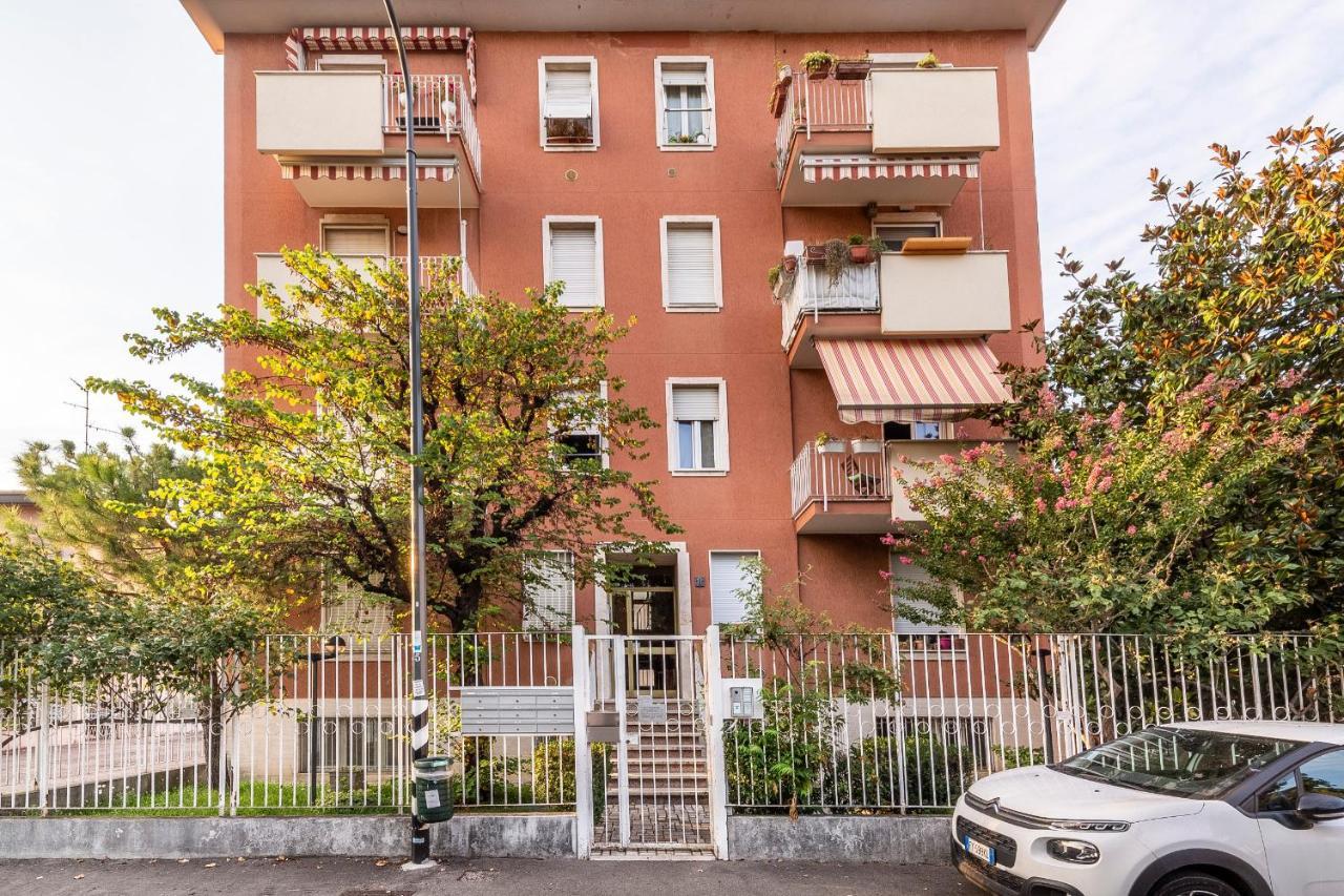 Precotto Comfortable Flat With Balcony Milão Exterior foto