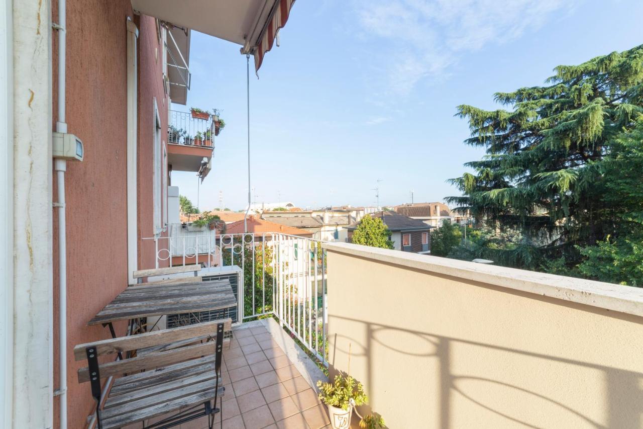 Precotto Comfortable Flat With Balcony Milão Exterior foto